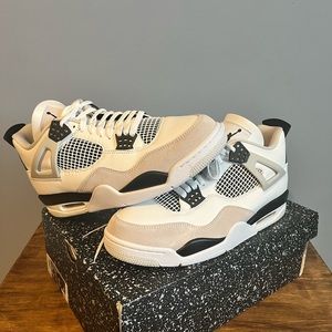 Jordan 4 RETRO “Military Black”. BRAND NEW. Sz 10 $300
